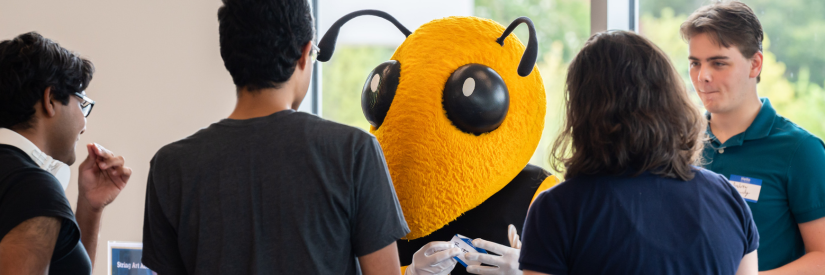 Buzz speaks with GT students 